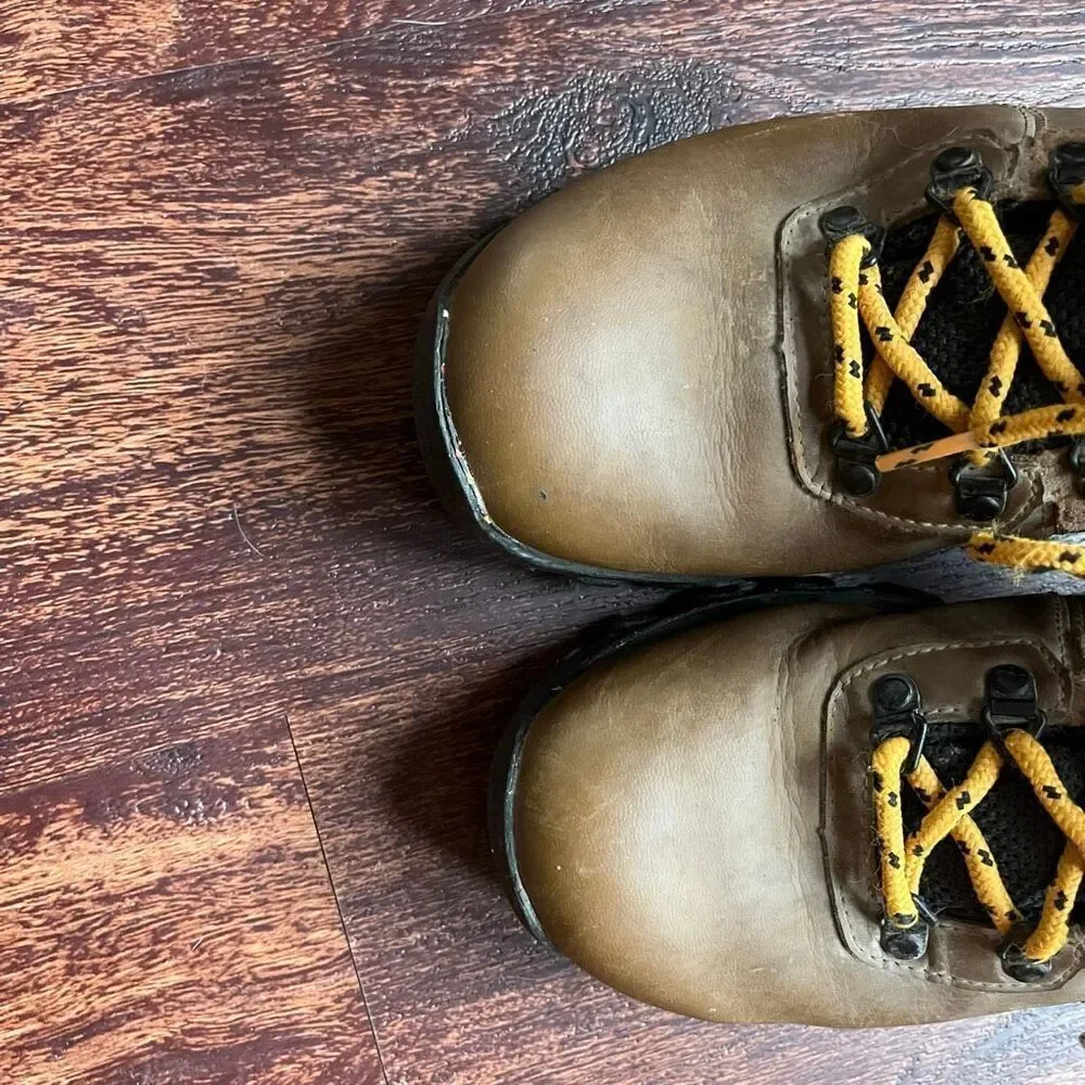 Columbia waterproof Newton Ridge Plus II hiking boots Men’s Size 8